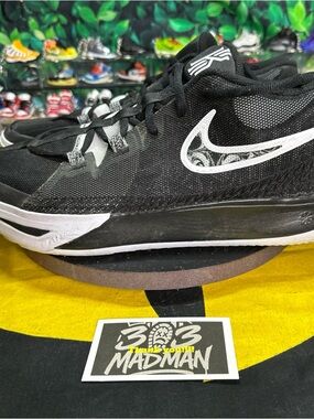 Nike Kyrie 4 Flytrap Size 12M